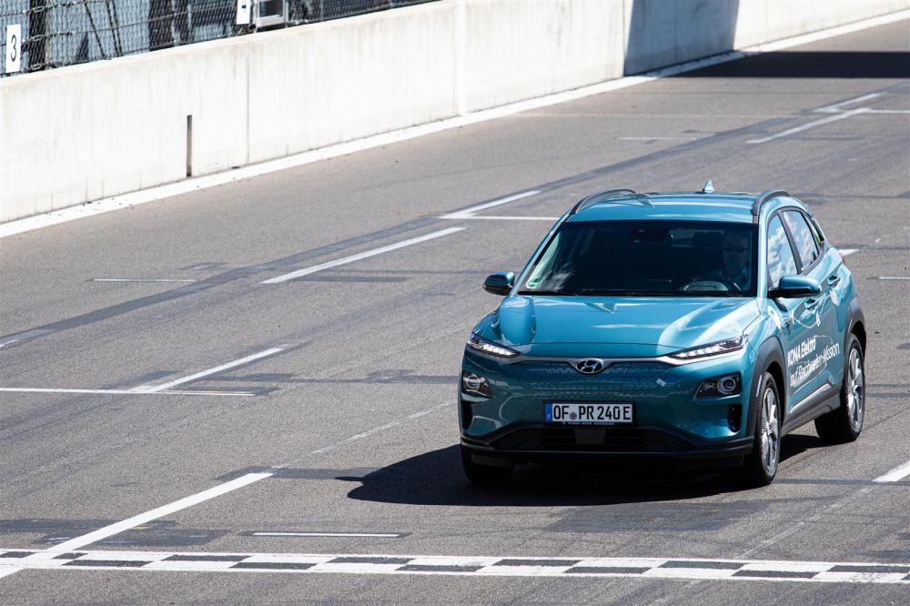 hyundai_kona_elektro_rekordversuch_2020-129_(large